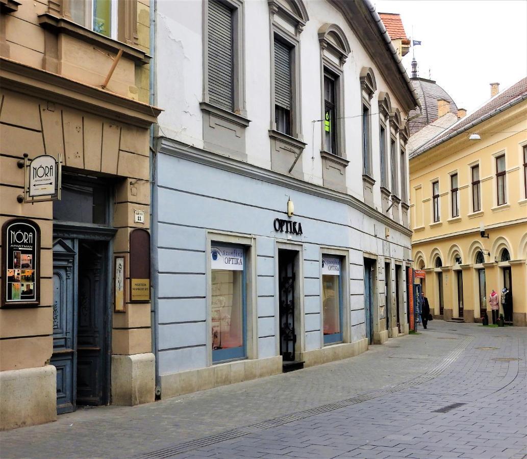 Nóra Stúdió Apartman - Eger Apartamento Exterior foto