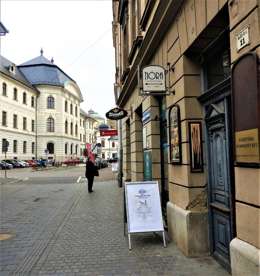 Nóra Stúdió Apartman - Eger Apartamento Exterior foto